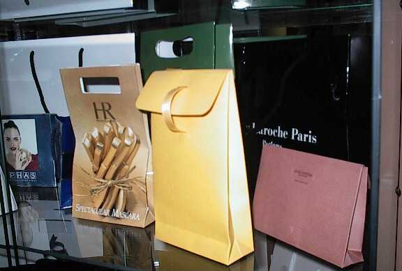 sacs de luxe papier, plv, pr&eacute;sentoirs, 
conditionnement &agrave; fa&ccedil;on, fa&ccedil;onnage.